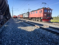 Transporttåget, Eltåget och ett malmtåg